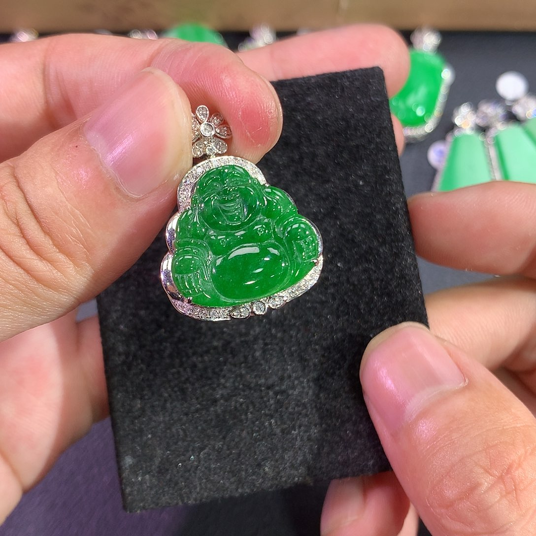 翡翠吊坠(赠链)18K金镶嵌