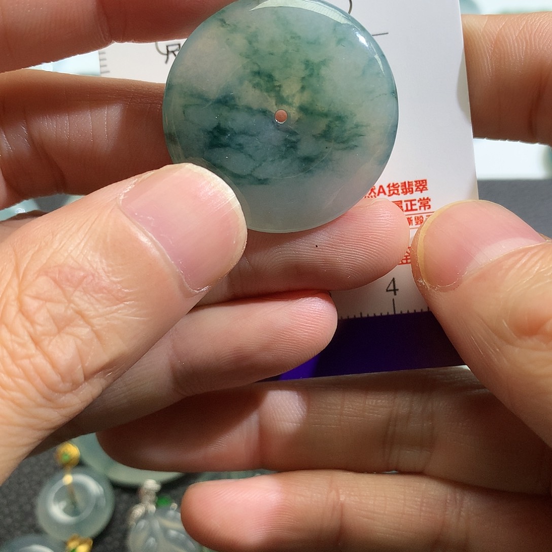 翡翠未镶嵌颈饰吊坠