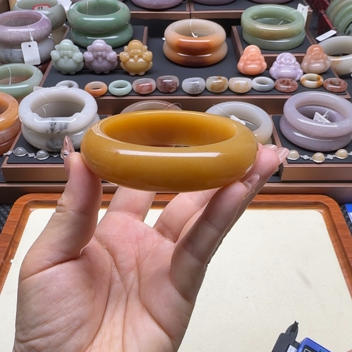 石英岩玉未镶嵌手镯62