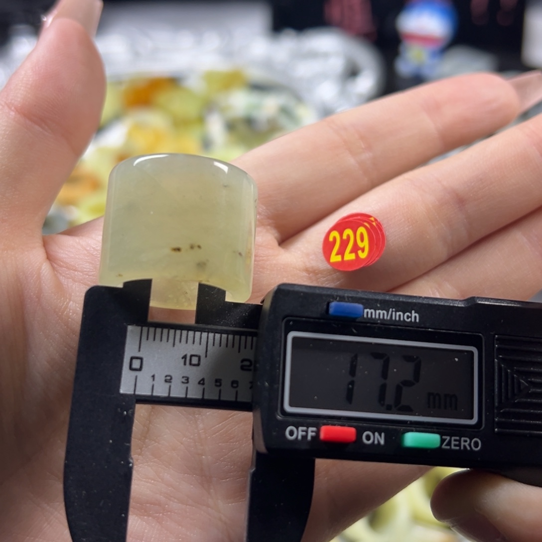 蛇纹石玉未镶嵌戒指