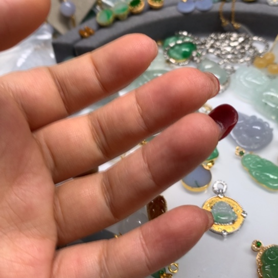 翡翠颈饰未镶嵌翡翠