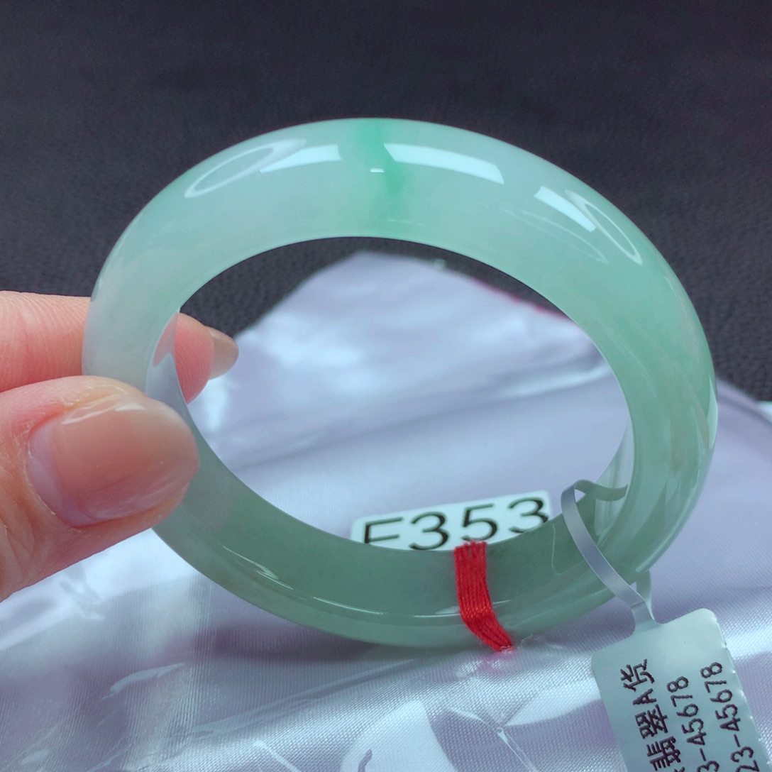 翡翠手镯未镶嵌手镯88