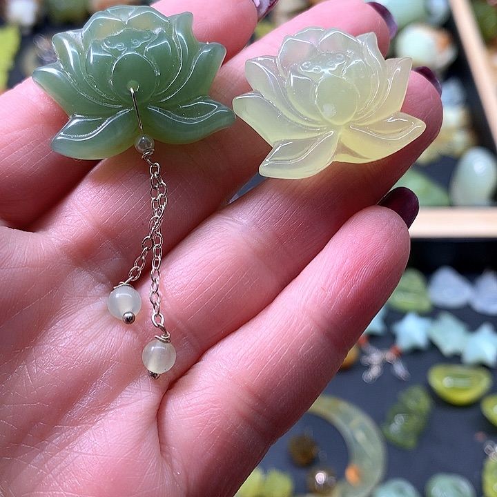 蛇纹石玉耳环未镶嵌