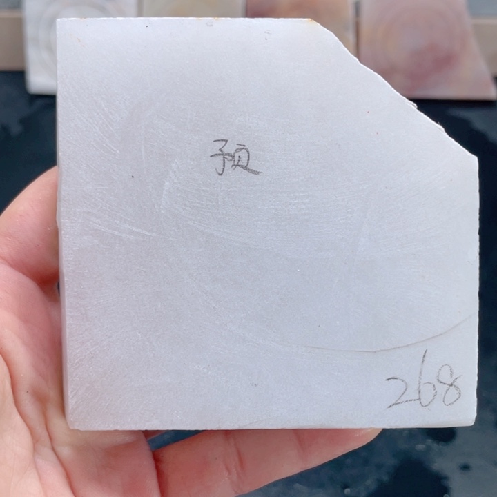 ****娥石英质玉未镶嵌手镯