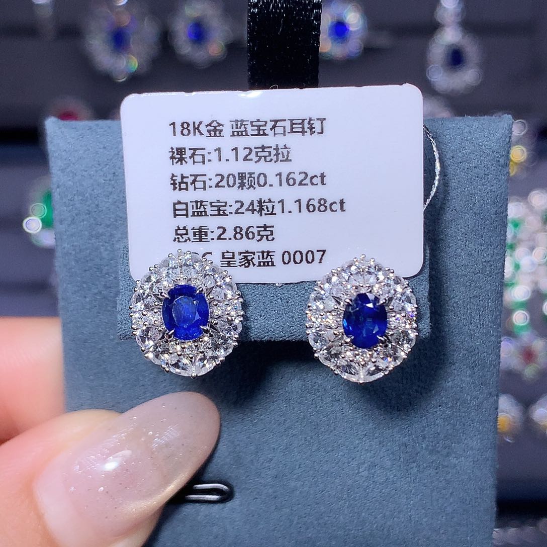 耳饰18K金镶嵌蓝宝石