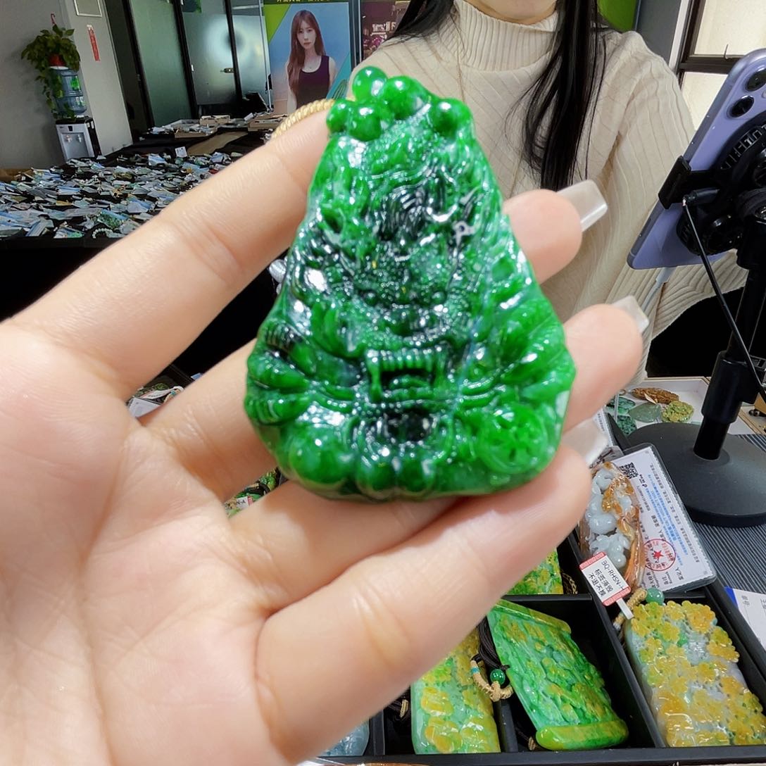 颈饰未镶嵌翡翠一