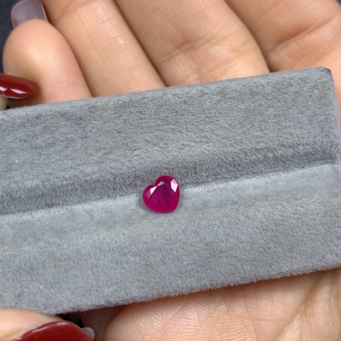 红宝石裸石未镶嵌爱心红宝石