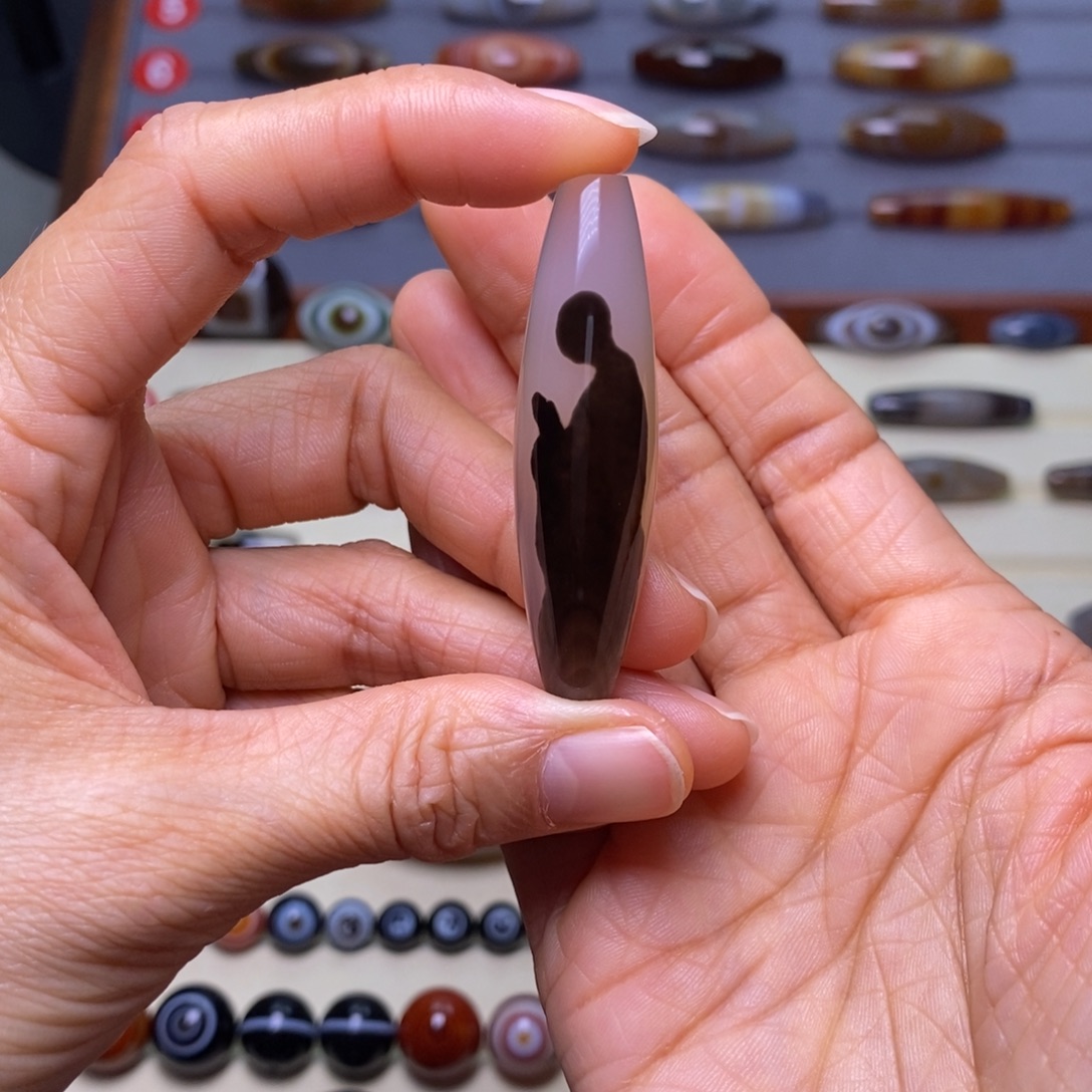 随***梦玛瑙/玉髓未镶嵌珠宝半成品