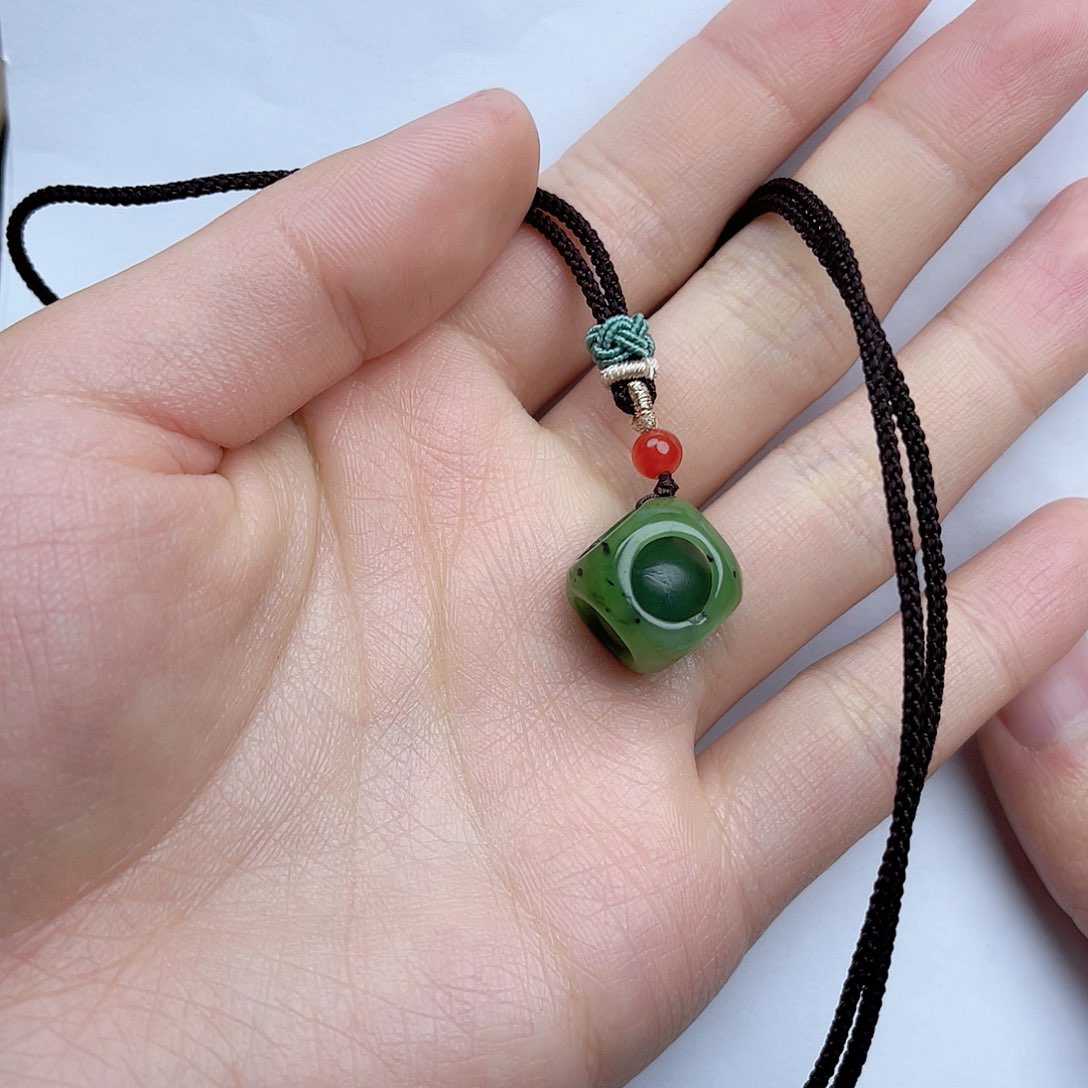 和田玉挂件。k k未镶嵌