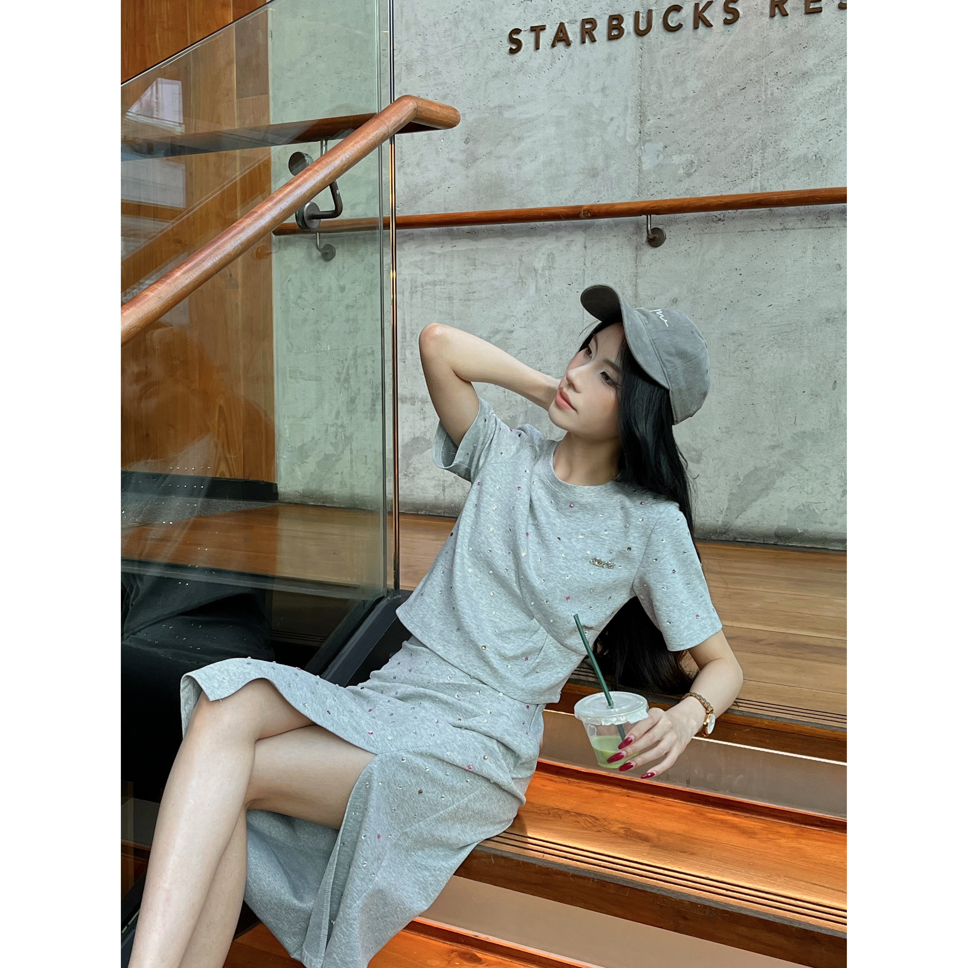 【直播】93092夏季带钻褶皱不规则T恤半裙休闲气质显瘦套裙2件套