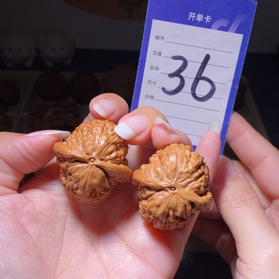 把件文玩核桃莲花虎头36左右