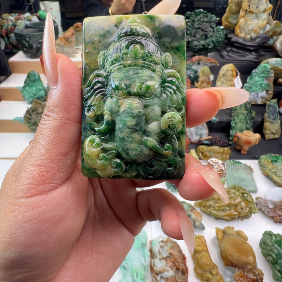 未镶嵌挂件翡翠山*。