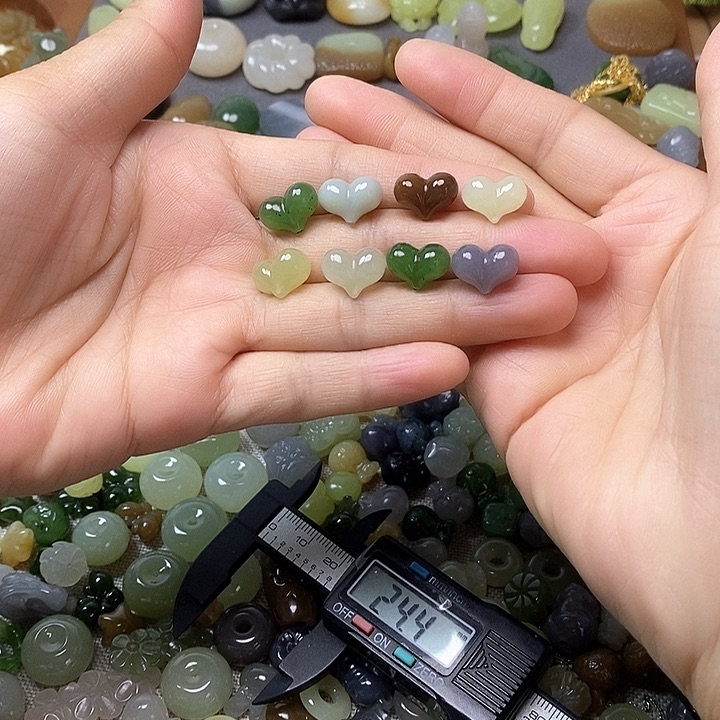 未镶嵌和田玉挂件屁桃98一个多样性发其一