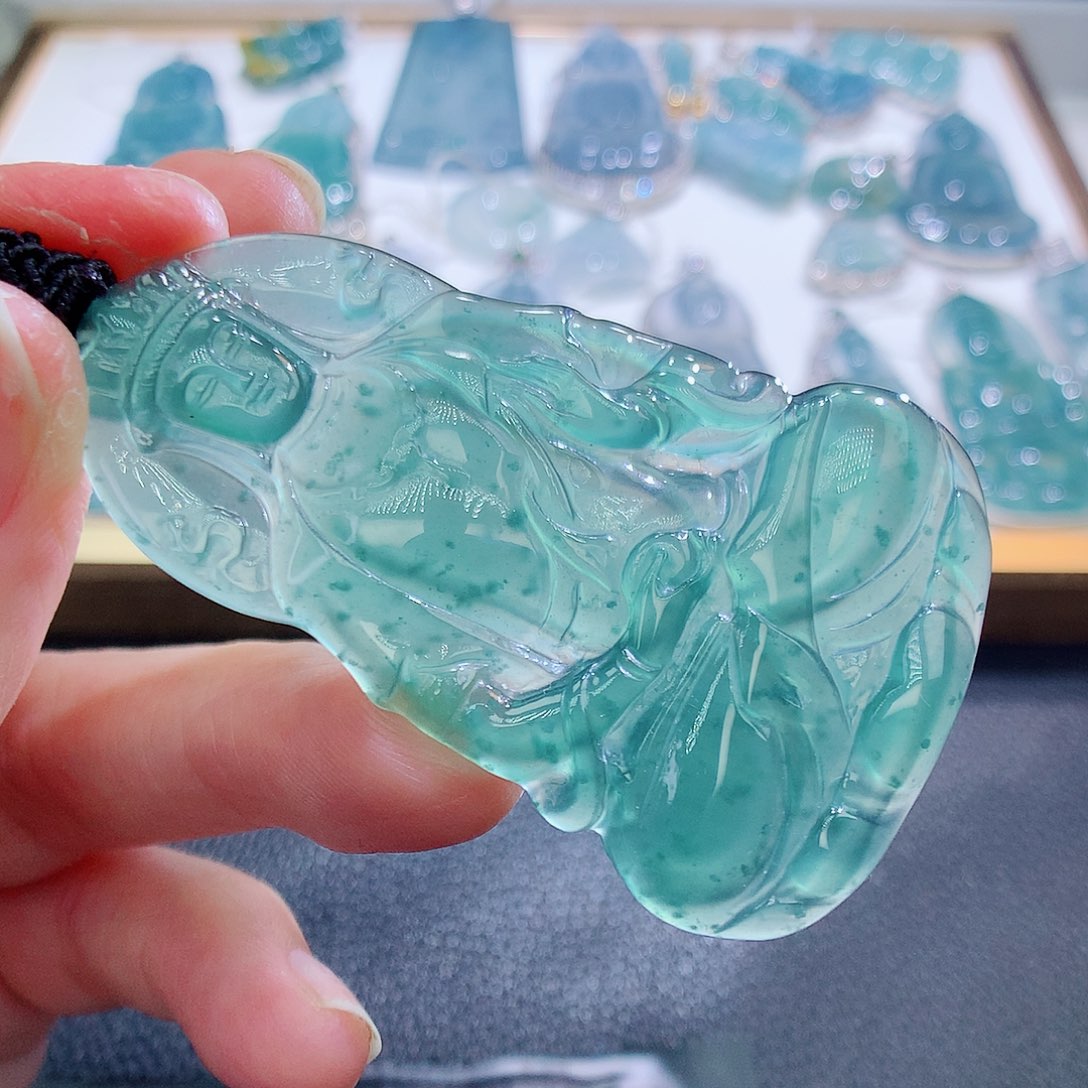 翡翠颈饰未镶嵌翡翠