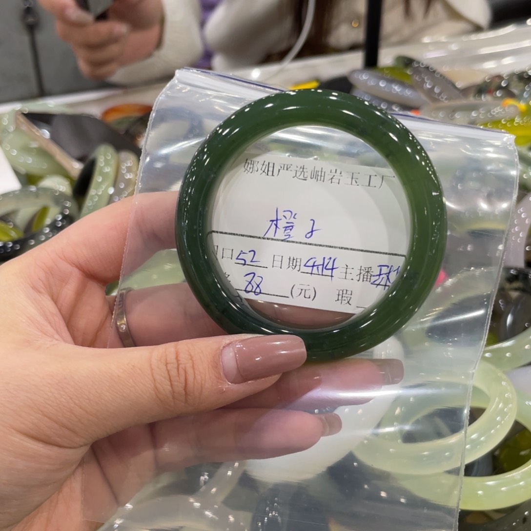 蛇纹石玉未镶嵌手镯?**?