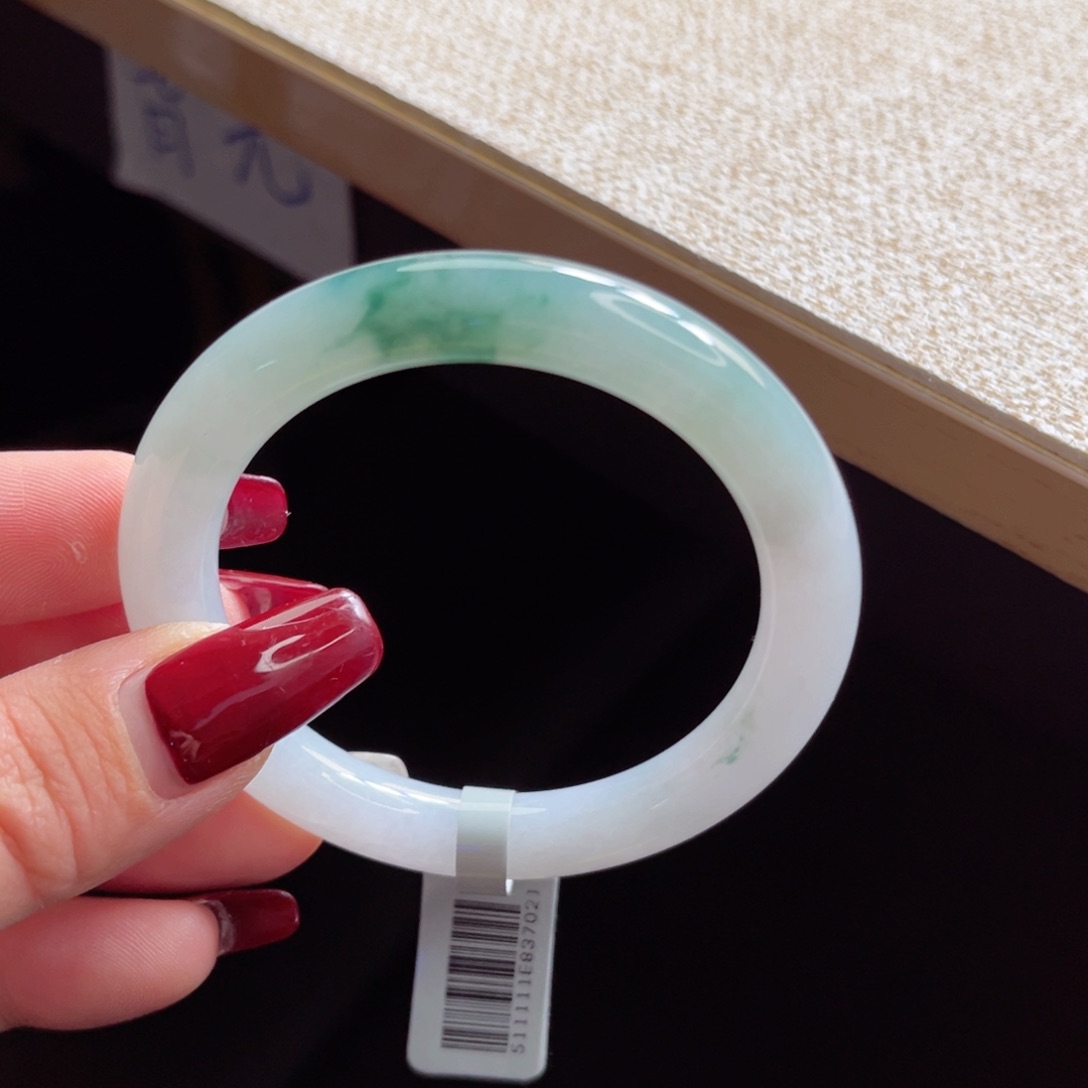 翡翠手镯未镶嵌手镯