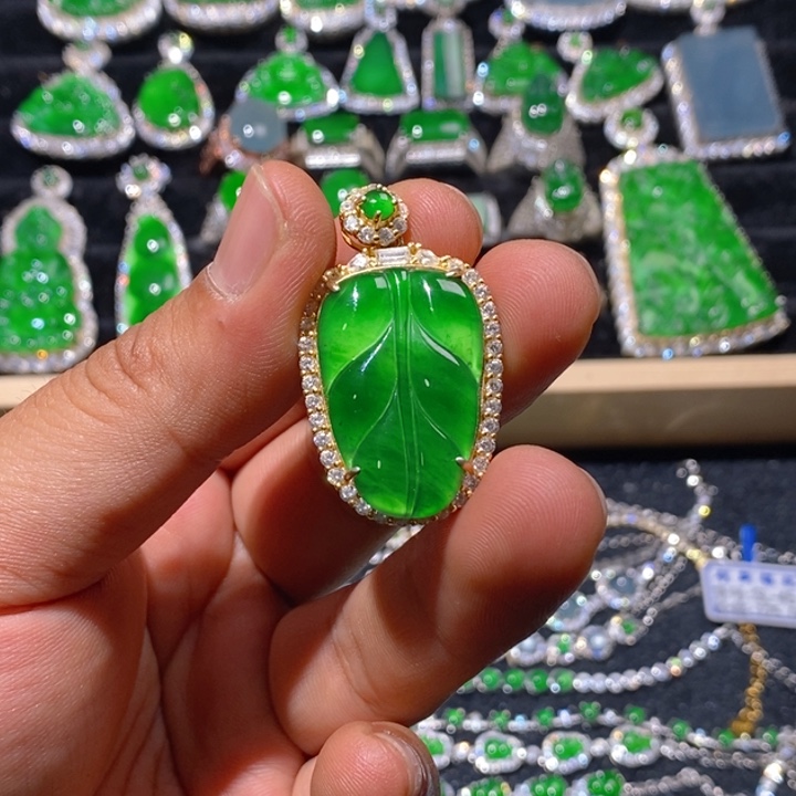 翡翠颈饰未镶嵌天然A货翡翠