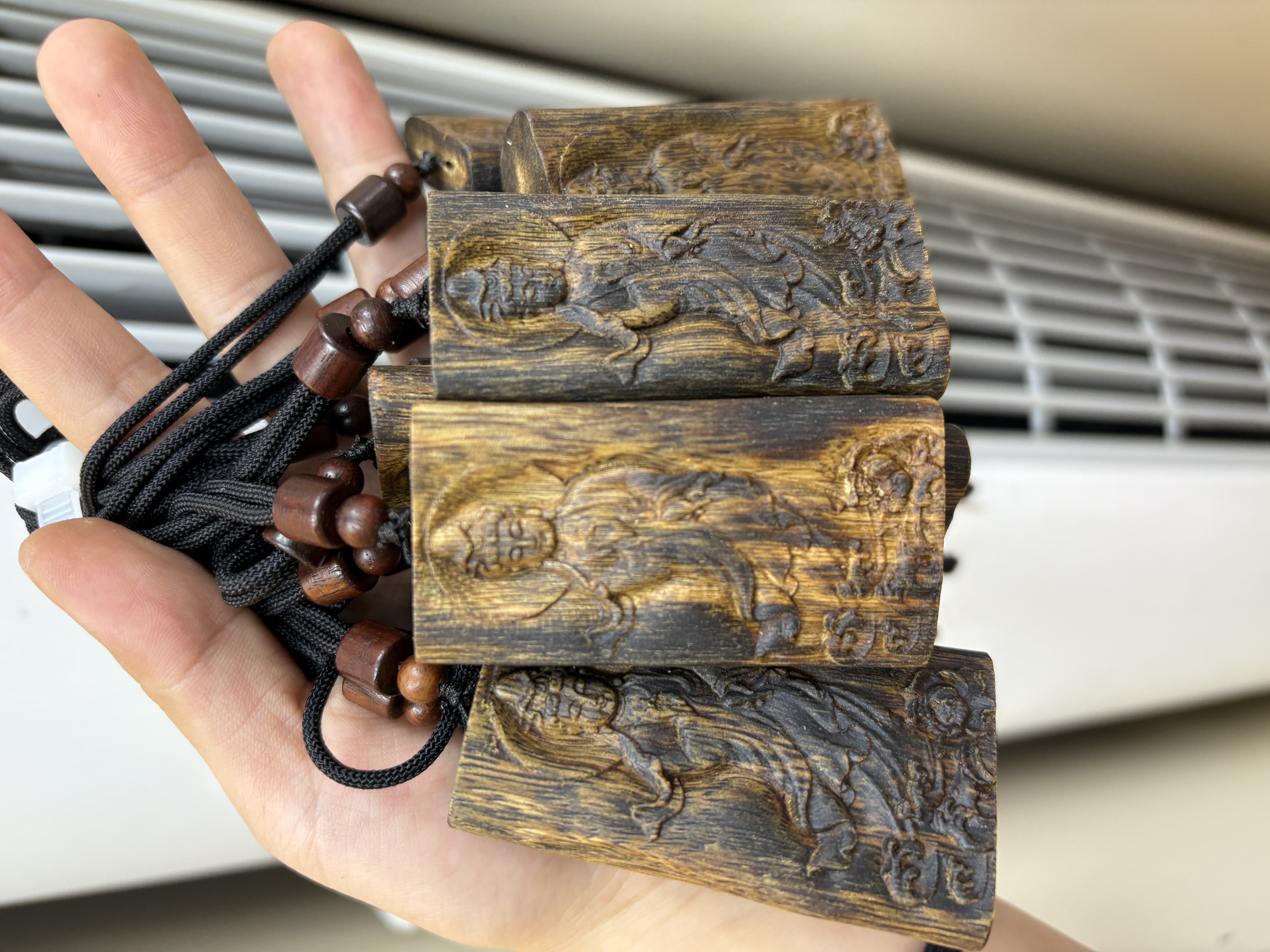 沉香【央博精选】精品沉香雕刻牌多样性发一条