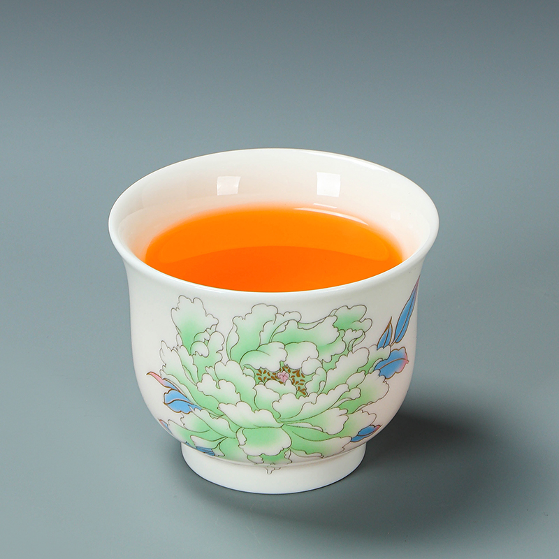 羊脂玉瓷牡丹花主人杯