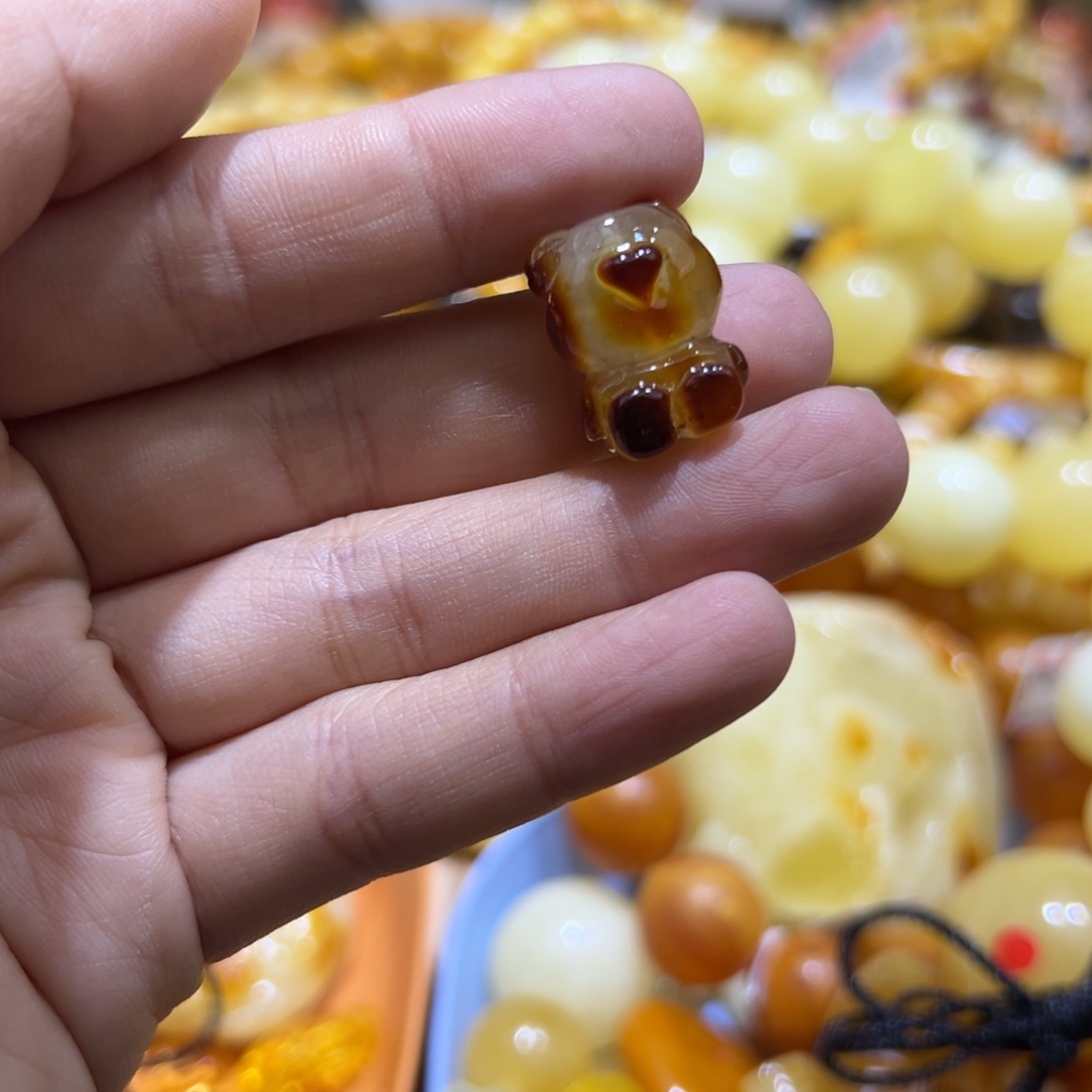 琥珀珠宝奇石未镶嵌