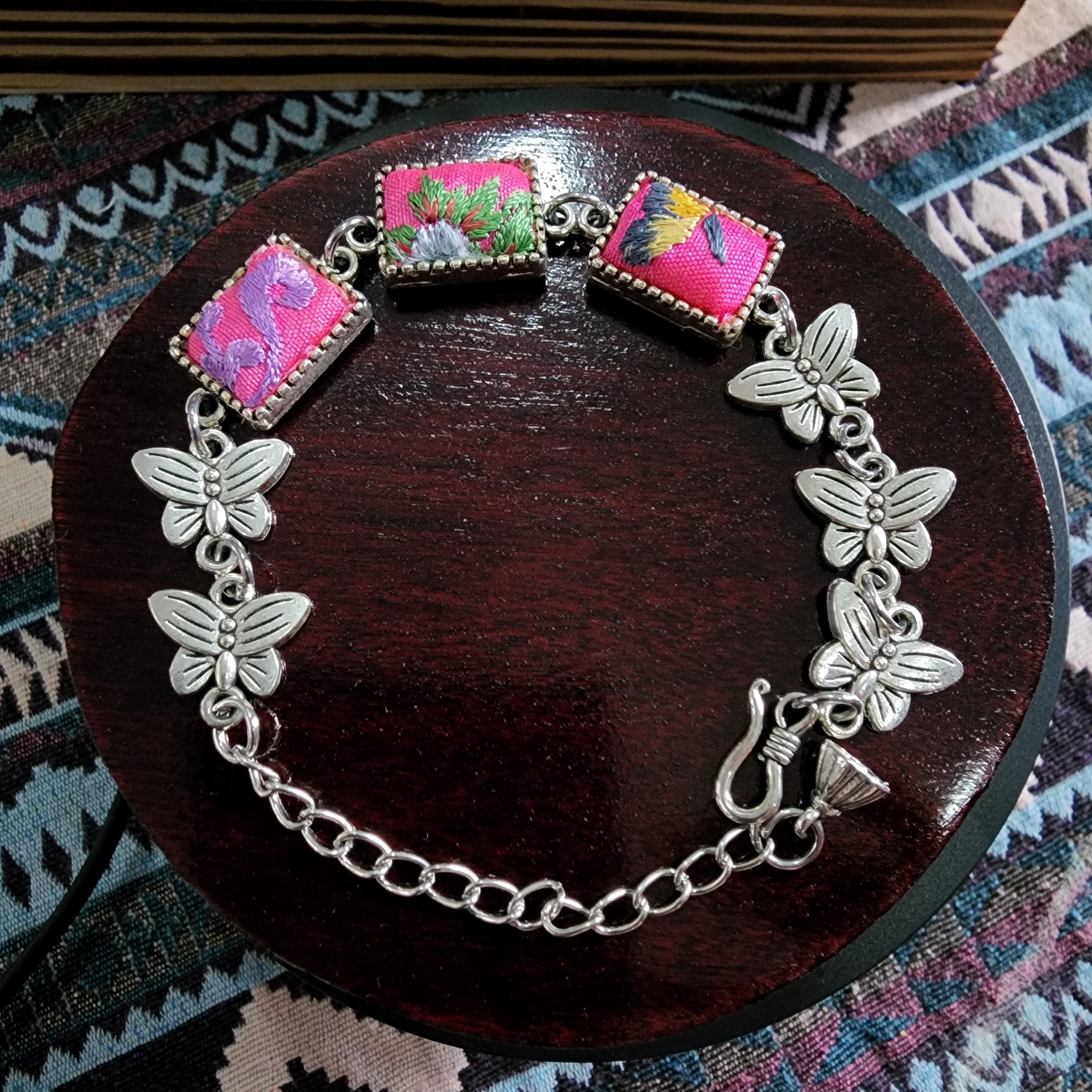 民族风绣花手串云南手工老绣首饰