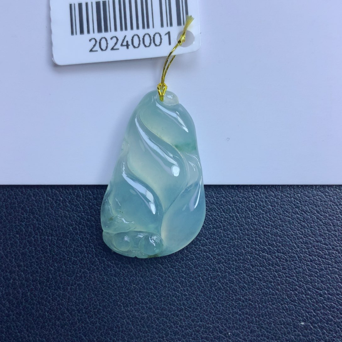 翡翠颈饰未镶嵌九尾狐