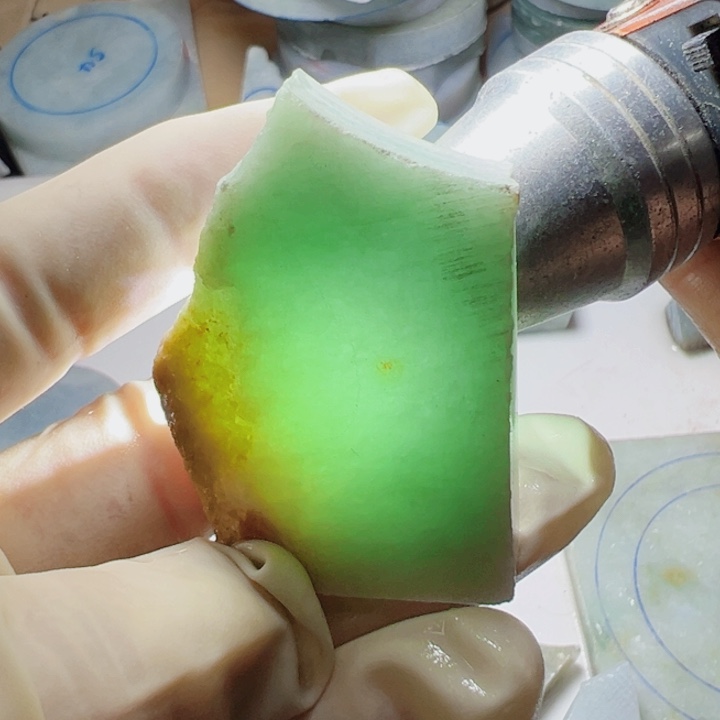 翡翠颈饰未镶嵌翡翠片料