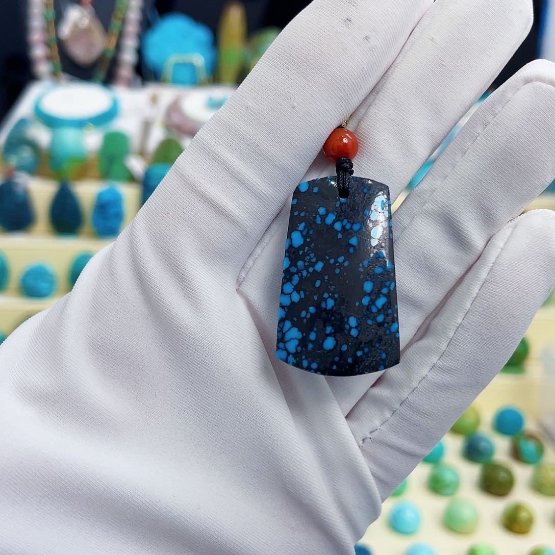 绿松石未镶嵌颈饰