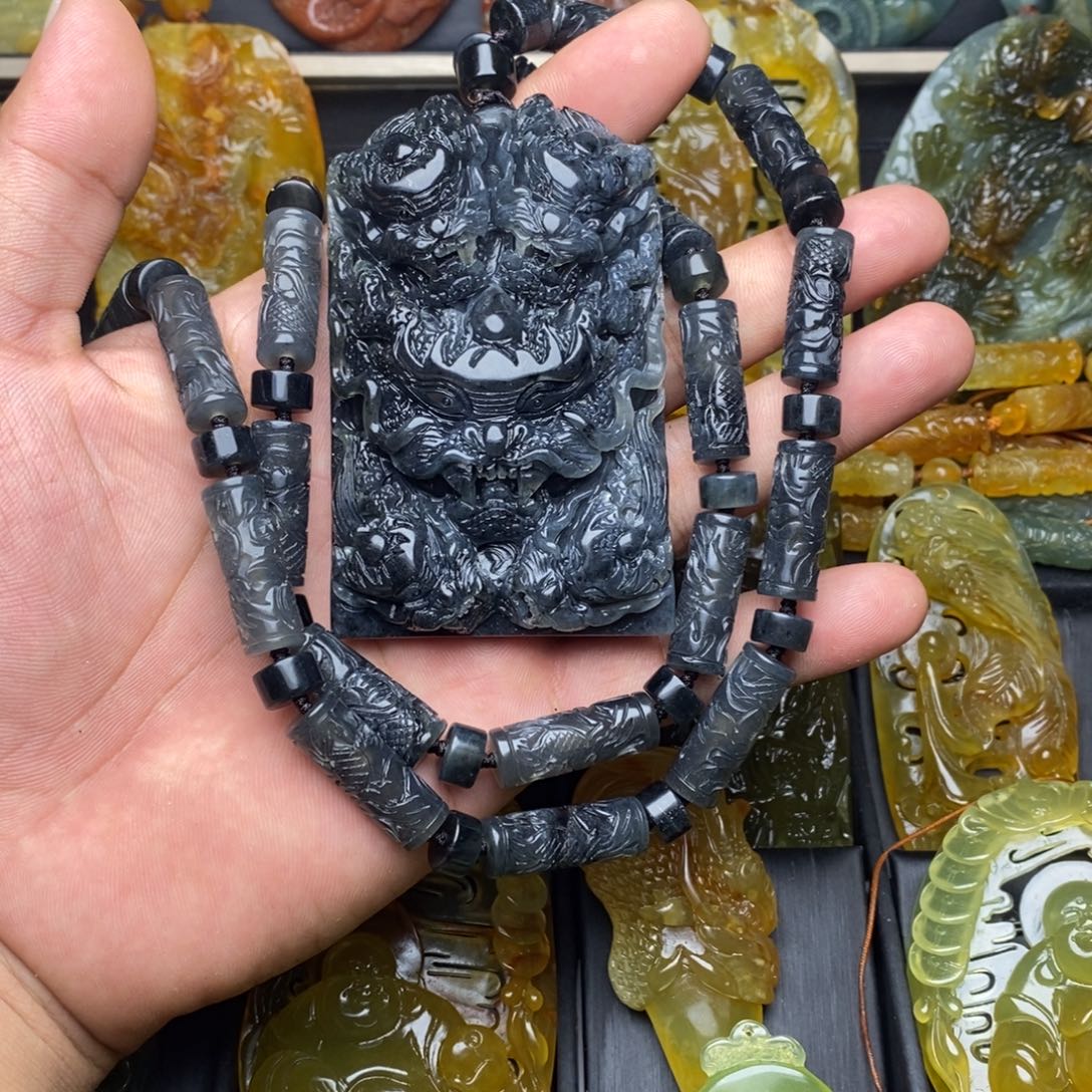 用***8蛇纹石玉未镶嵌颈饰