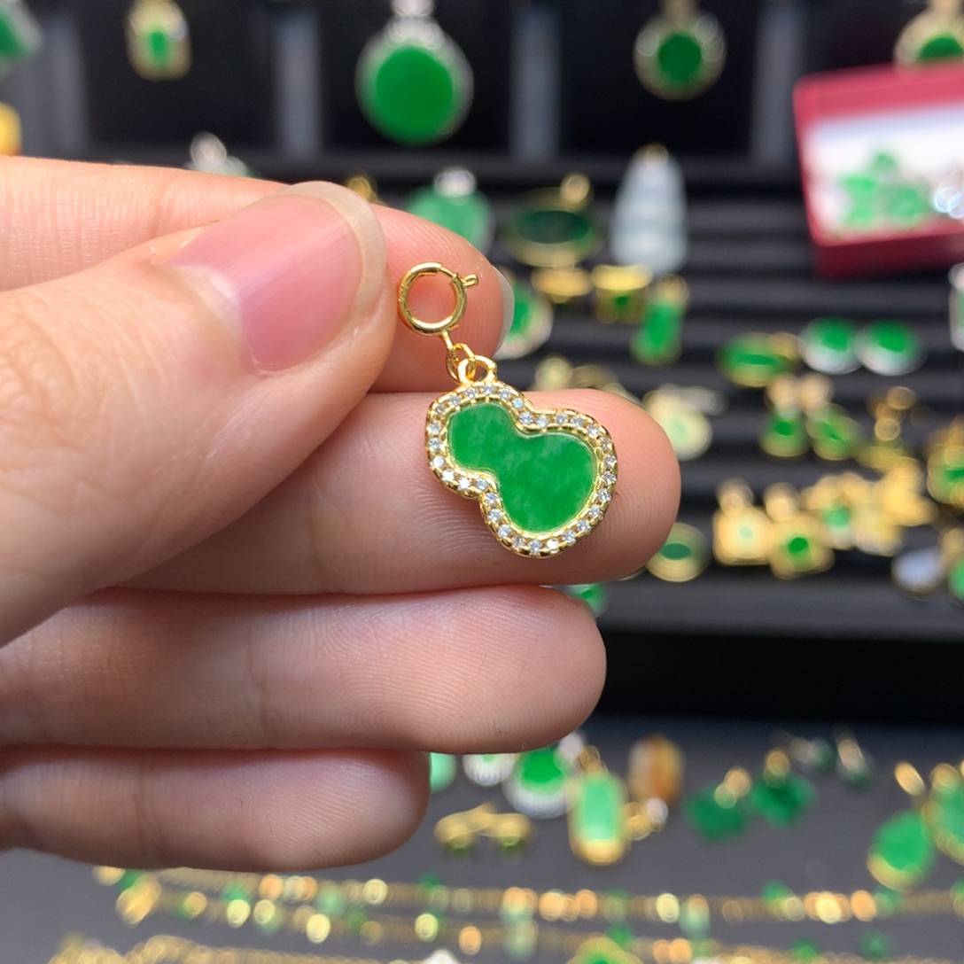 翡翠未镶嵌颈饰有纹裂