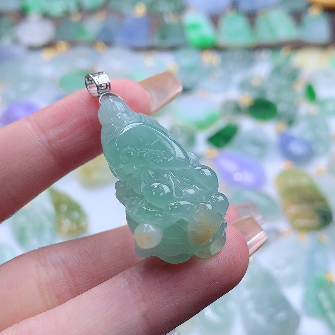 翡翠颈饰未镶嵌翡翠