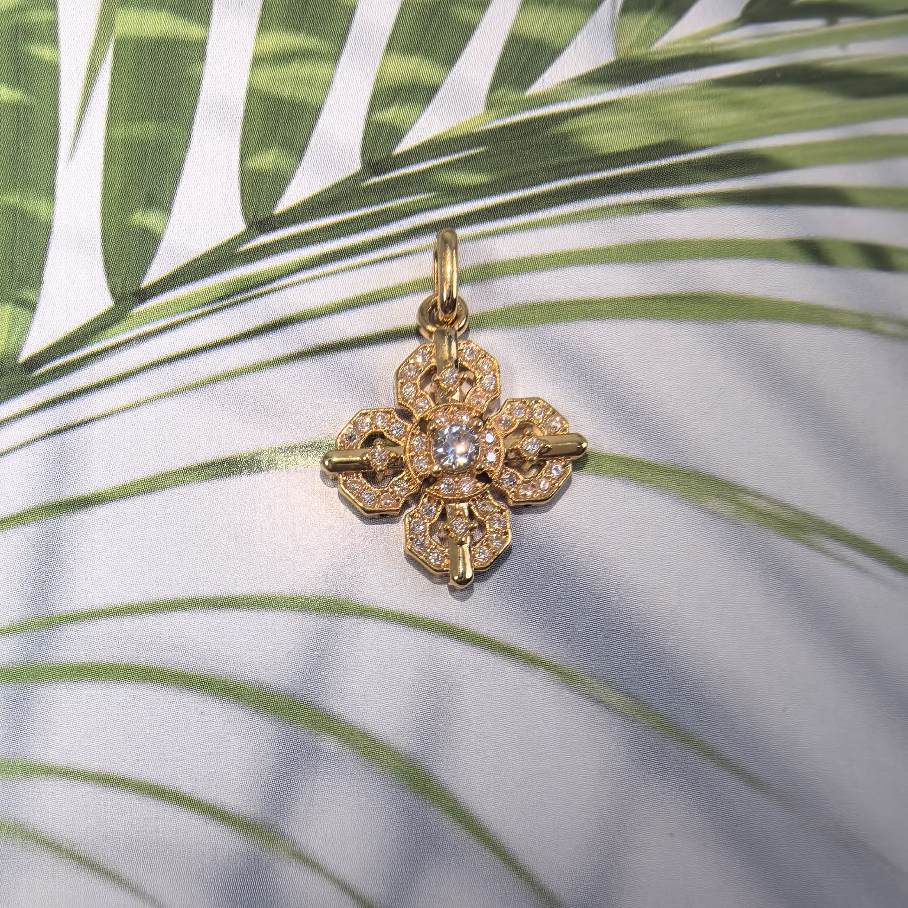 莫桑石18K金时尚高级幸运草吊坠