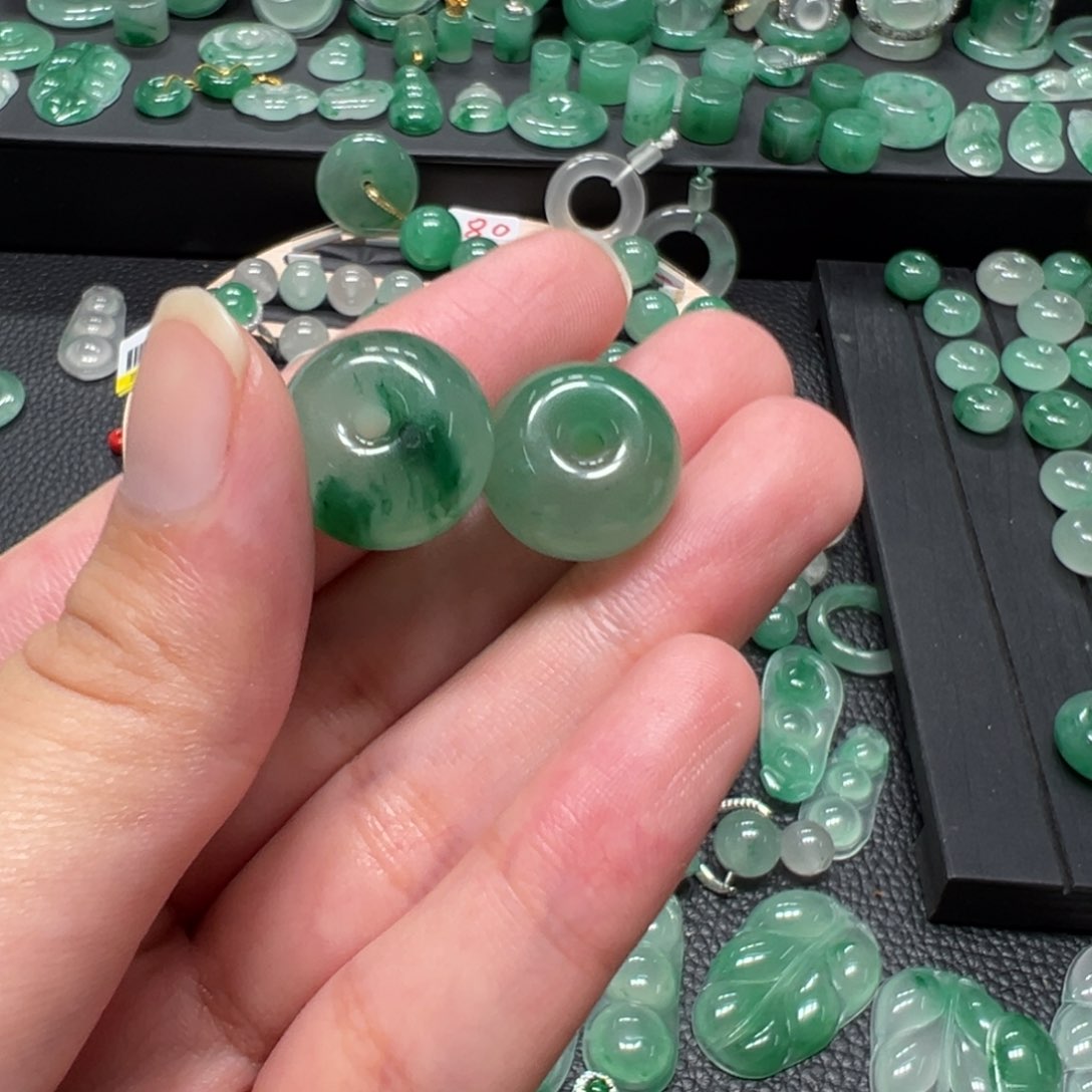 阿***呆石英质玉（非洲翠）未镶嵌项链