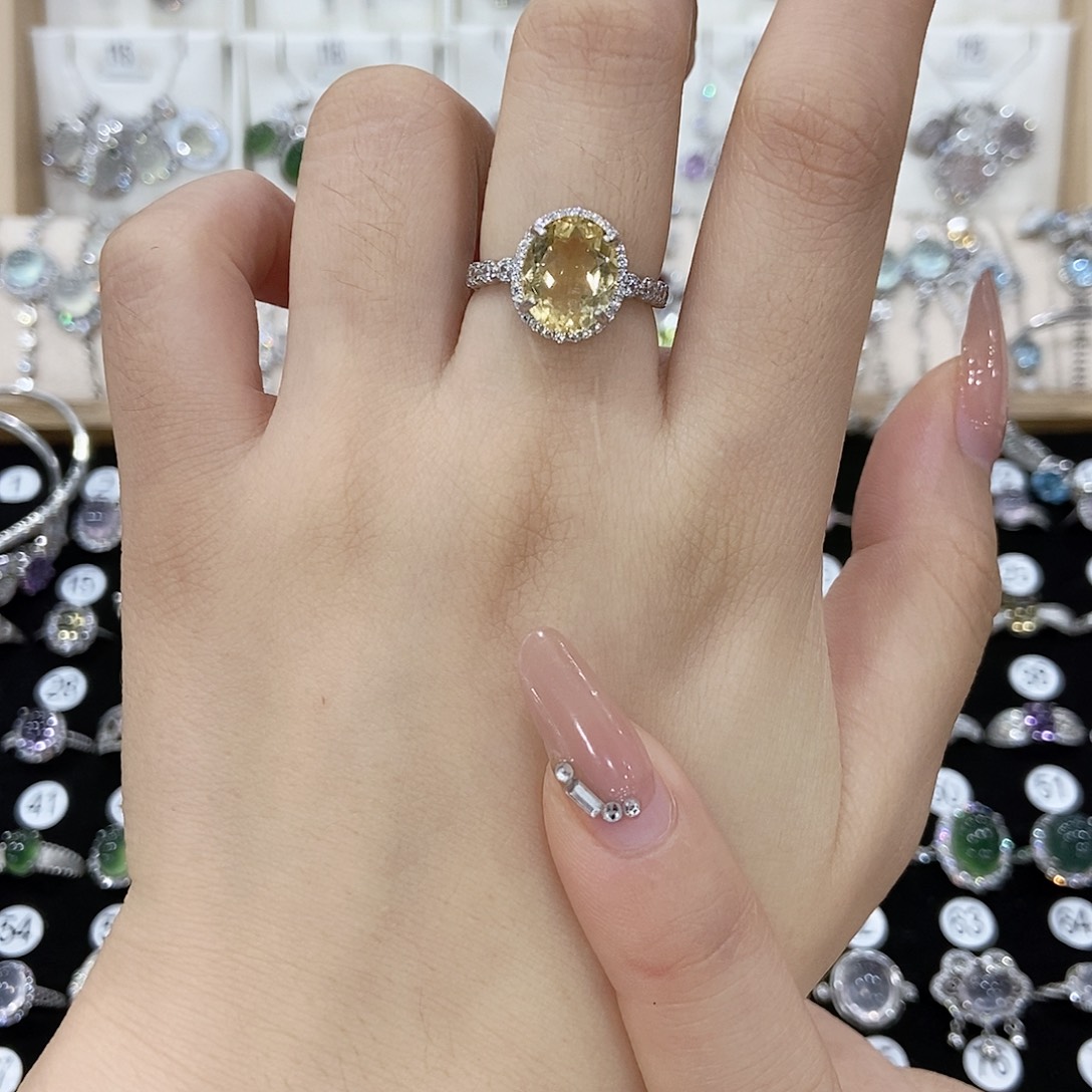 豆***豆戒指银S925镶嵌黄晶