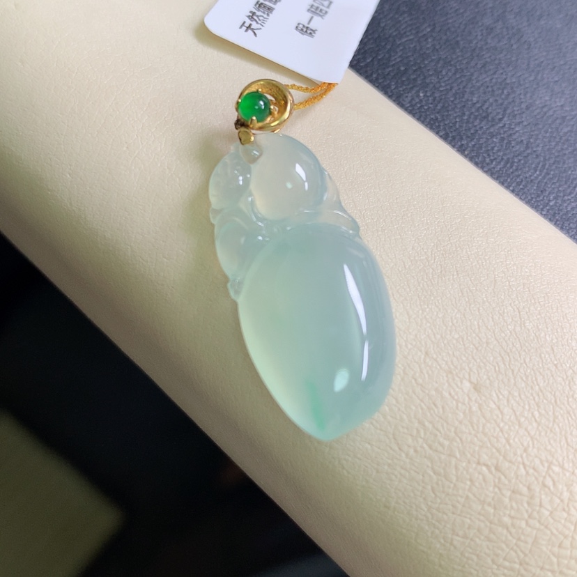 【闪购商品】翡翠颈饰18K金镶嵌福瓜
