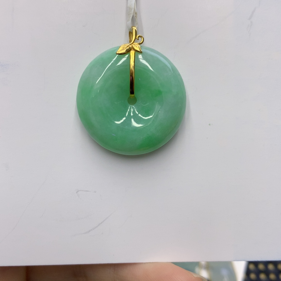 翡翠颈饰18K金镶嵌翡翠