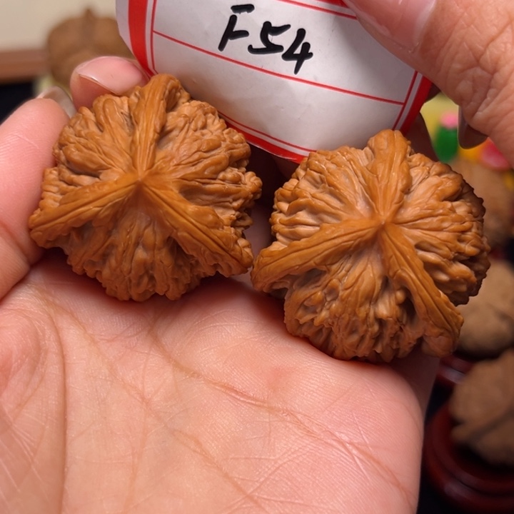 文玩核桃吊坠38粗筋虎头奔54