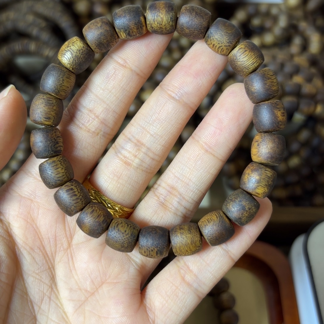 T***e【艺香阁】海南莺歌绿奇楠0.9mm9g+