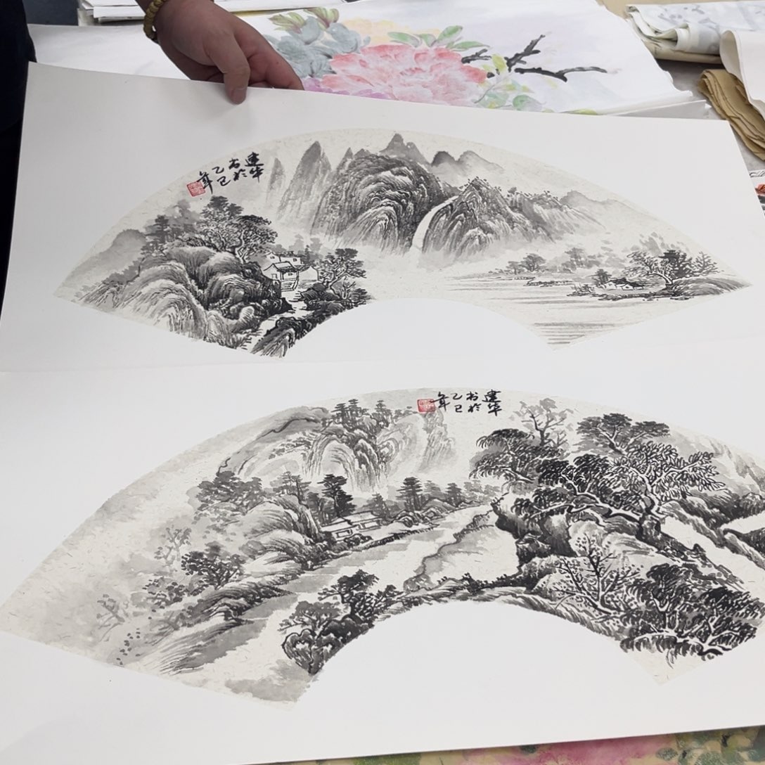 国画卖字画的小男孩