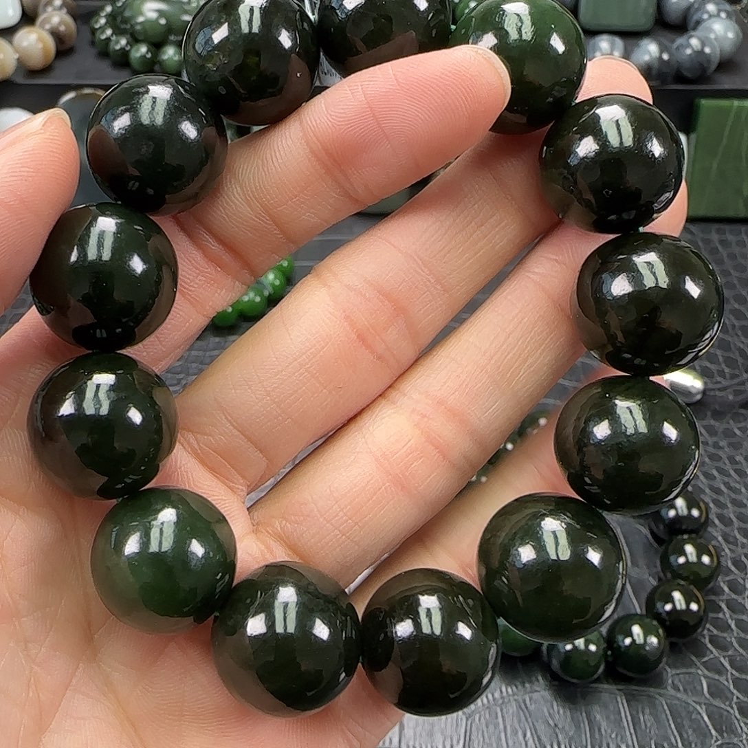 和田玉（碧玉）未镶嵌珠宝奇石