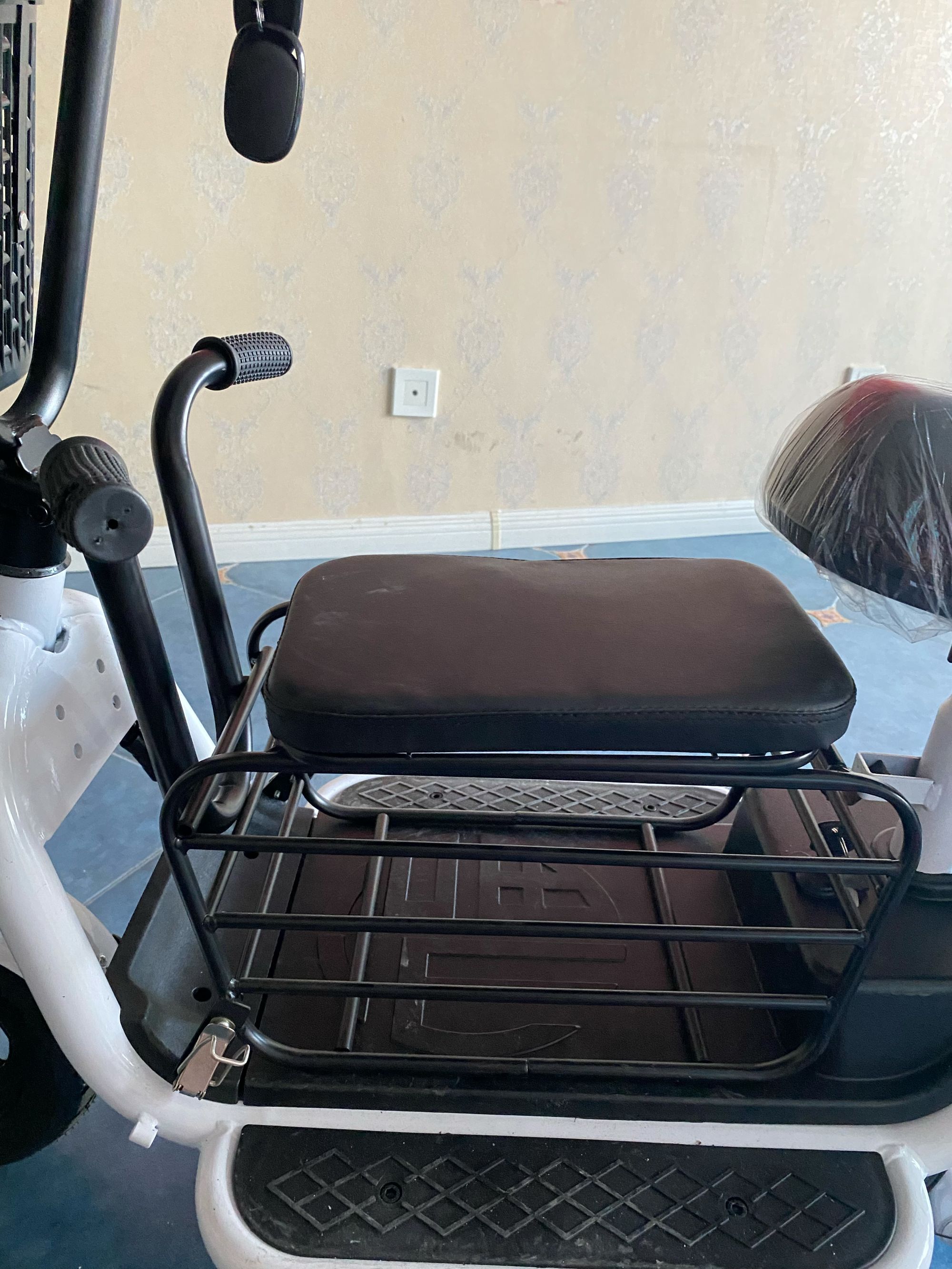 新款加固折叠型电动三轮车前置宝宝座椅