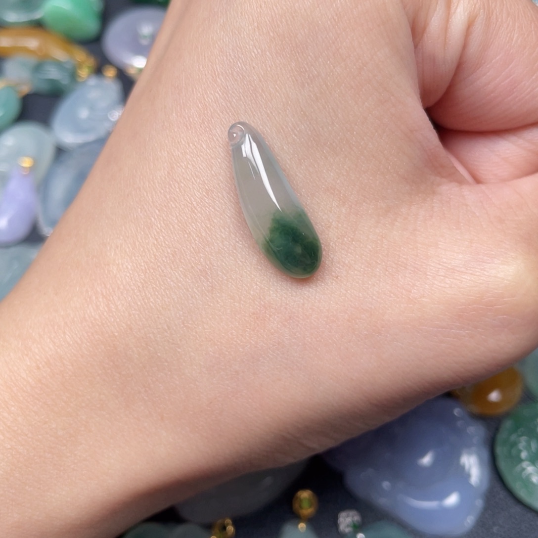 翡翠颈饰18K金镶嵌翡翠