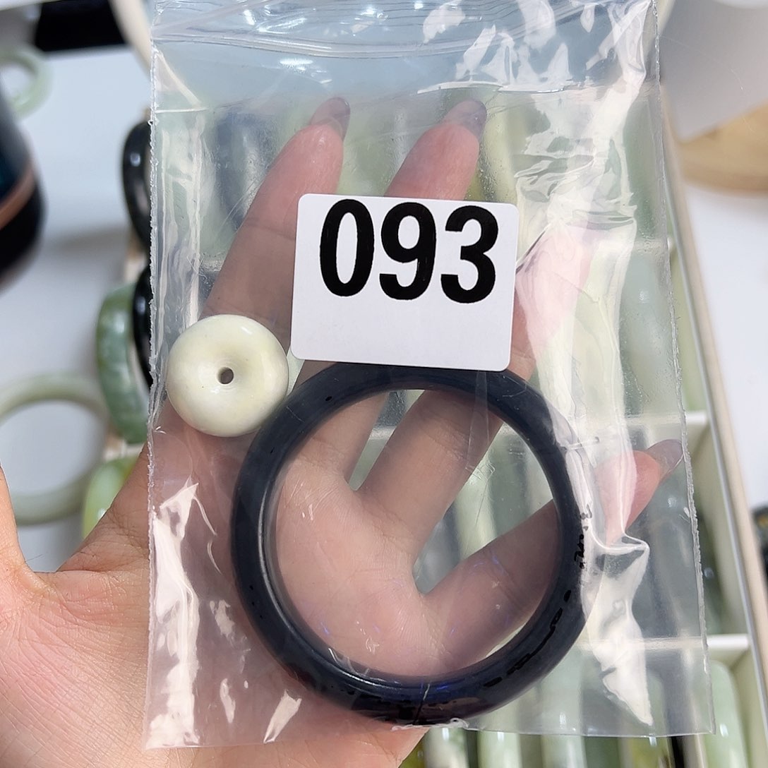 蛇纹石玉未镶嵌手镯阿*?