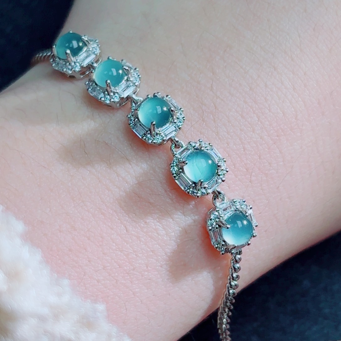 翡翠颈饰未镶嵌蛋面