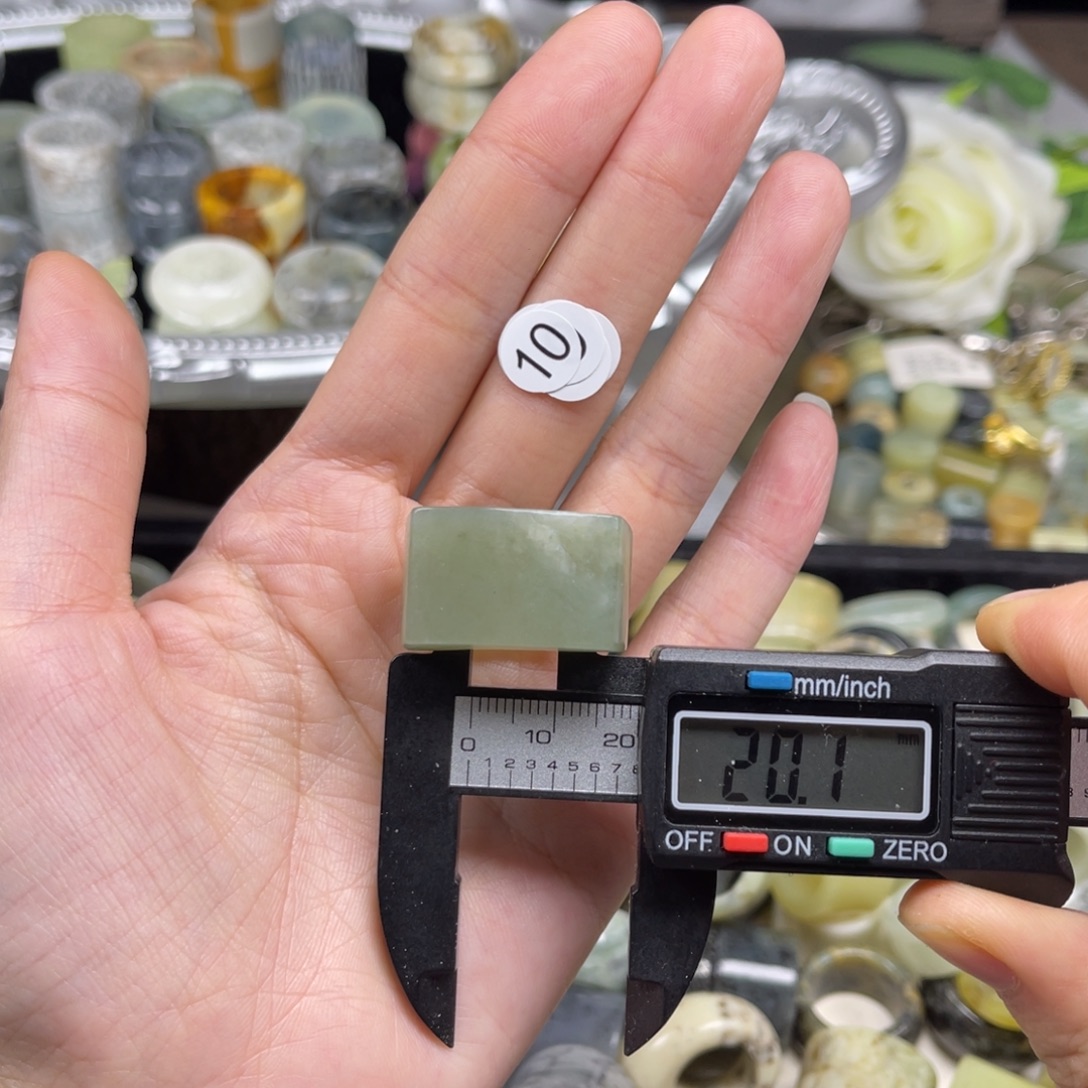 蛇纹石玉未镶嵌戒指