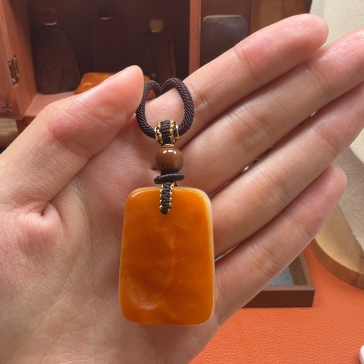 蜜蜡未镶嵌吊坠(赠链)