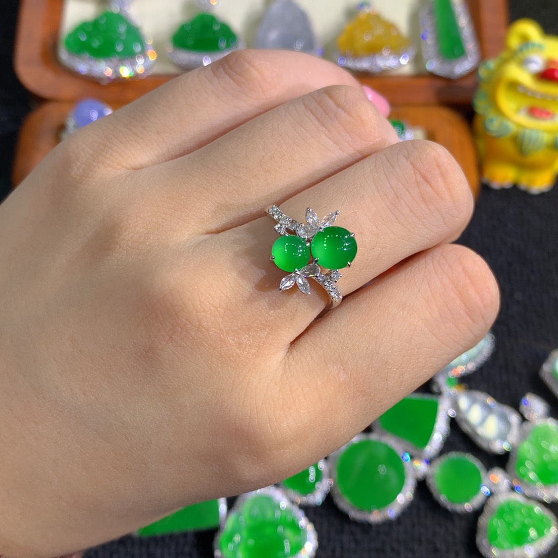 翡翠18K金镶嵌戒指