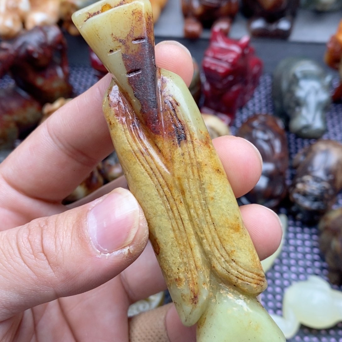 蛇纹石玉未镶嵌颈饰