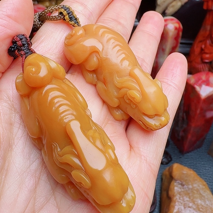 昌化石田黄精品貔貅把件