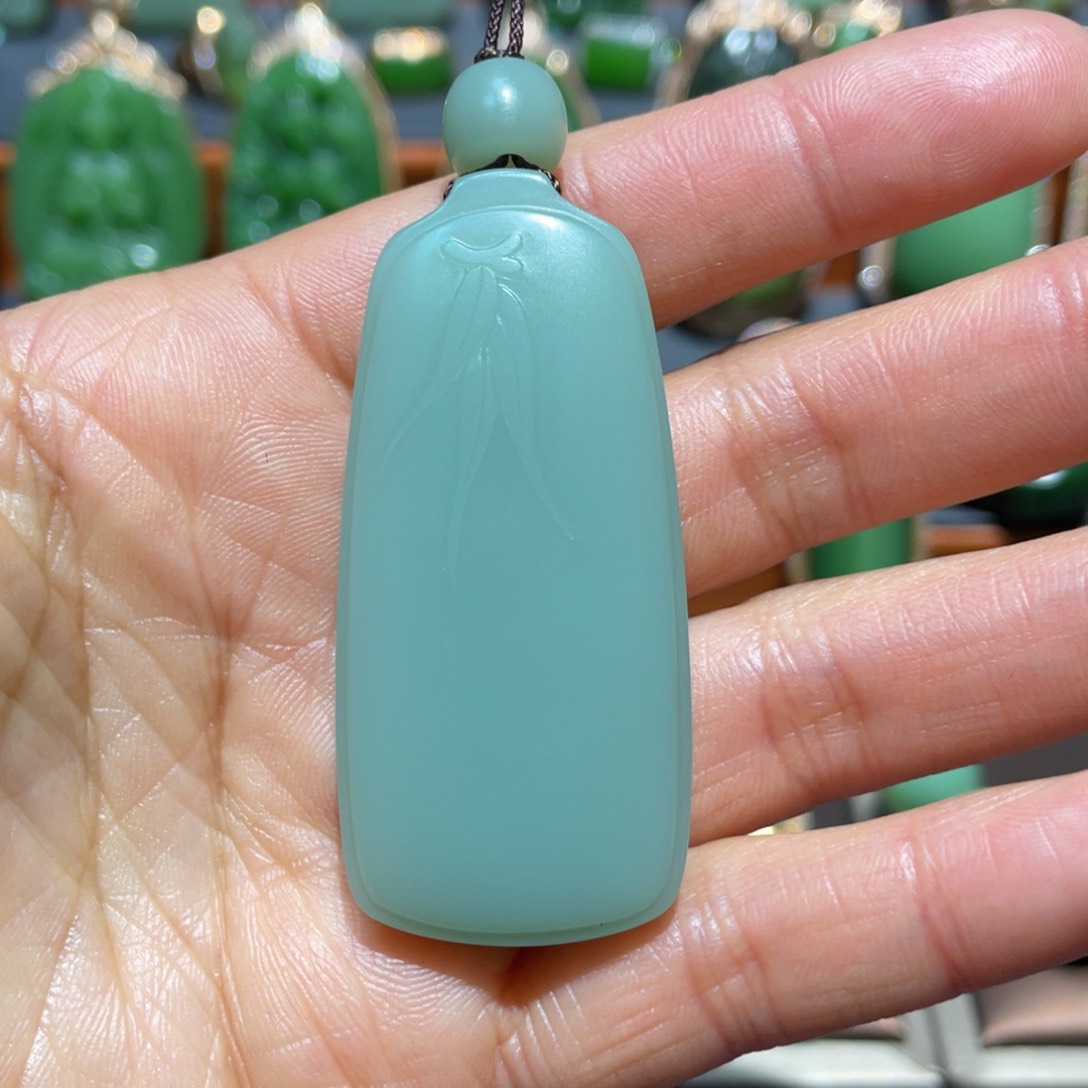 和田玉颈饰未镶嵌佛**生